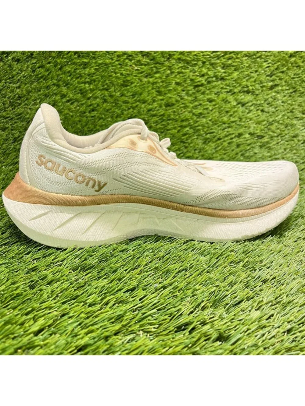 Saucony Ride 18 Womens Size 8.5 Ivory Athletic Running Walking Shoes Sneakers